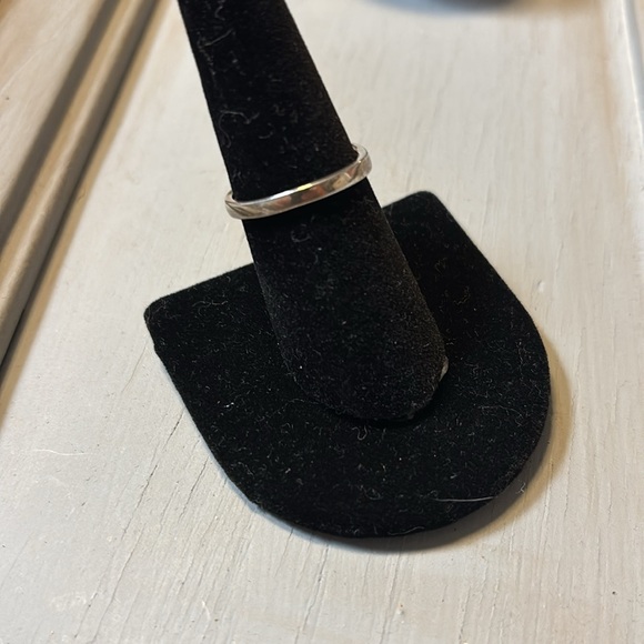 Genuine Sapphire Gemstone Ring - Picture 2 of 6